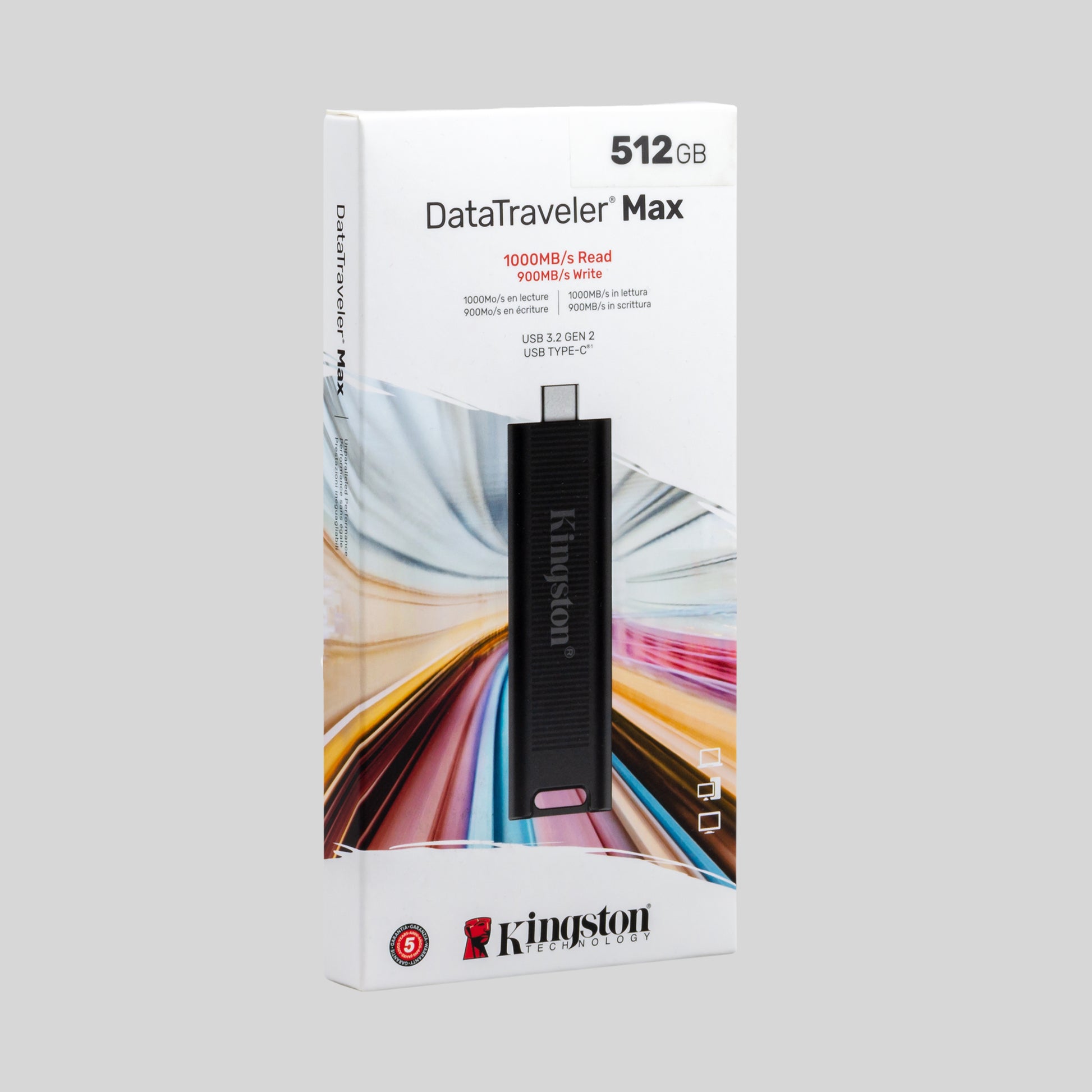 Kingston DataTraveler Max 512GB mit Verpackung Hintergrund Grau