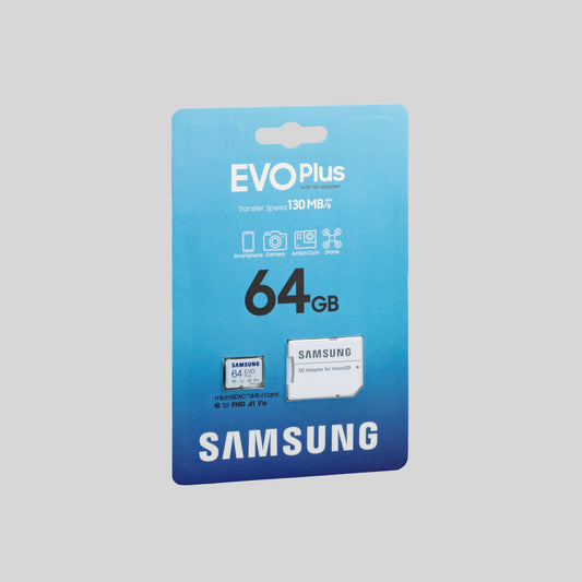 Samsung EVO Plus 64GB microSDX mit Verpackung Hintergrund Grau